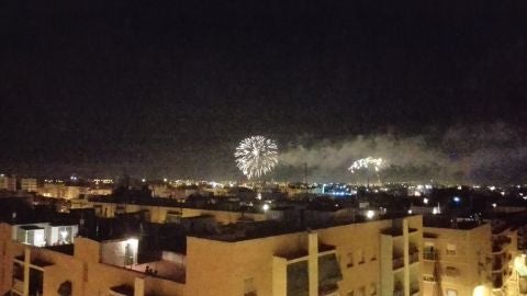 Palmera de fuegos artificiales vista desde el barrio de El Toscar de Elche
