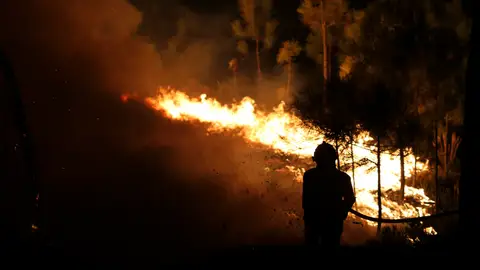 Los bomberos sofocan las llamas en Portugal Los bomberos sofocan las llamas en Portugal