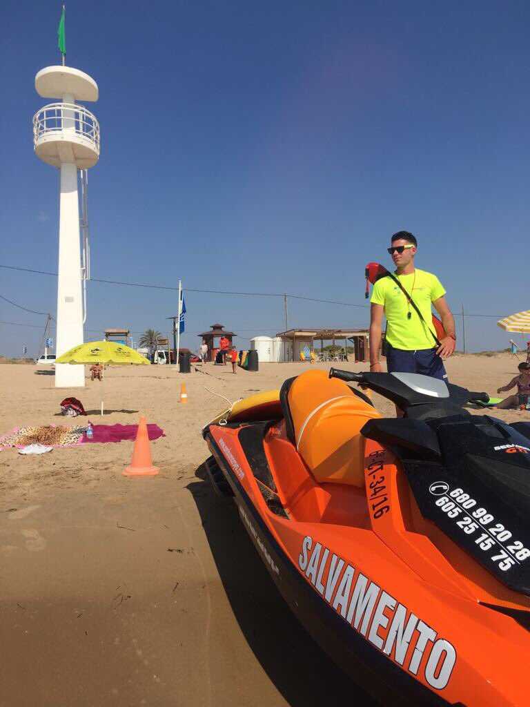 Las playas de Elche sobrepasan la primera mitad del verano con apenas 11 rescates Las playas de Elche sobrepasan la primera mitad del verano con apenas 11 rescates
