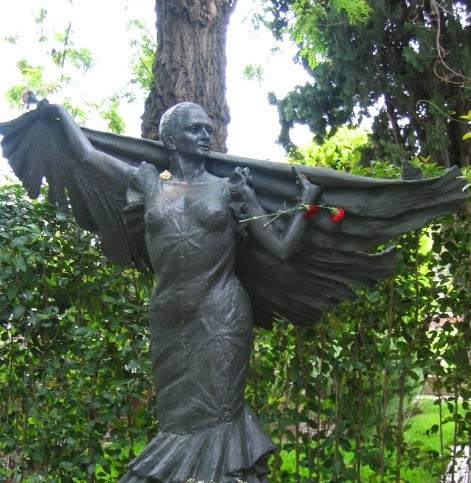 El mausoleo de Calvo Sotelo, profanado junto al de los Flores y otros nueve El mausoleo de Calvo Sotelo, profanado junto al de los Flores y otros nueve