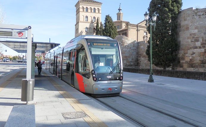 Muere un hombre atropellado por un tranvía en Zaragoza Muere un hombre atropellado por un tranvía en Zaragoza
