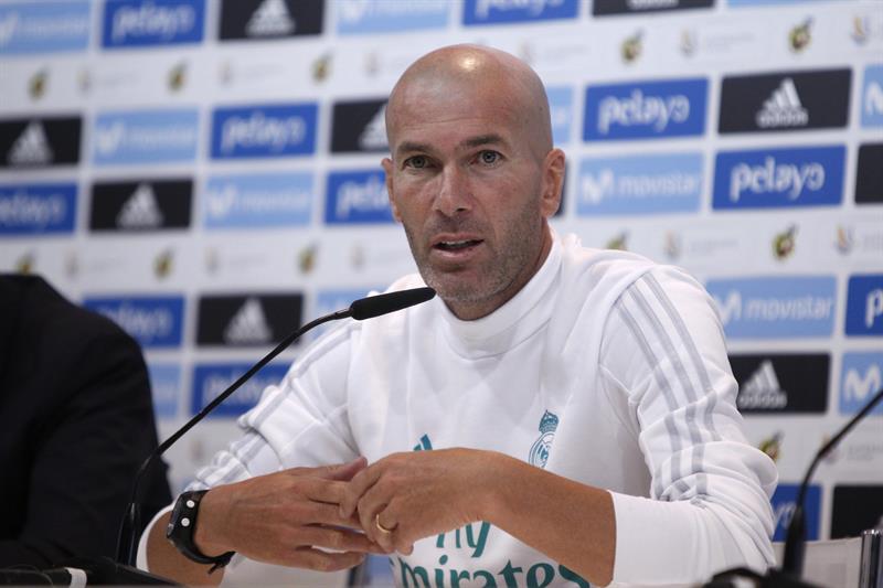 Zidane, "muy molesto" por la sanción a Cristiano, asegura que hay "algo" detrás Zidane, "muy molesto" por la sanción a Cristiano, asegura que hay "algo" detrás