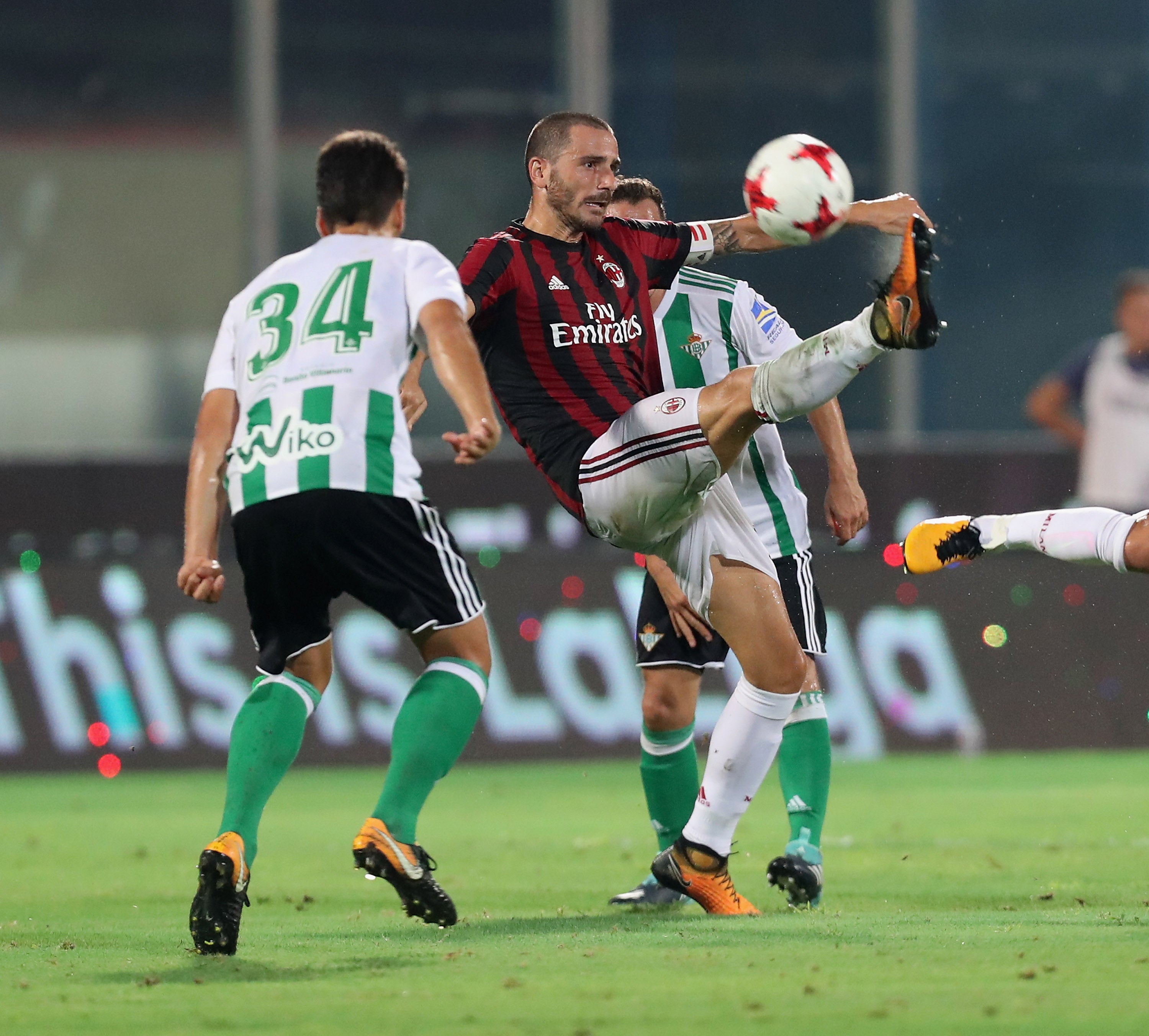 Bonucci: "¿Mercenario? Tenía ofertas para ganar mucho más dinero" Bonucci: "¿Mercenario? Tenía ofertas para ganar mucho más dinero"