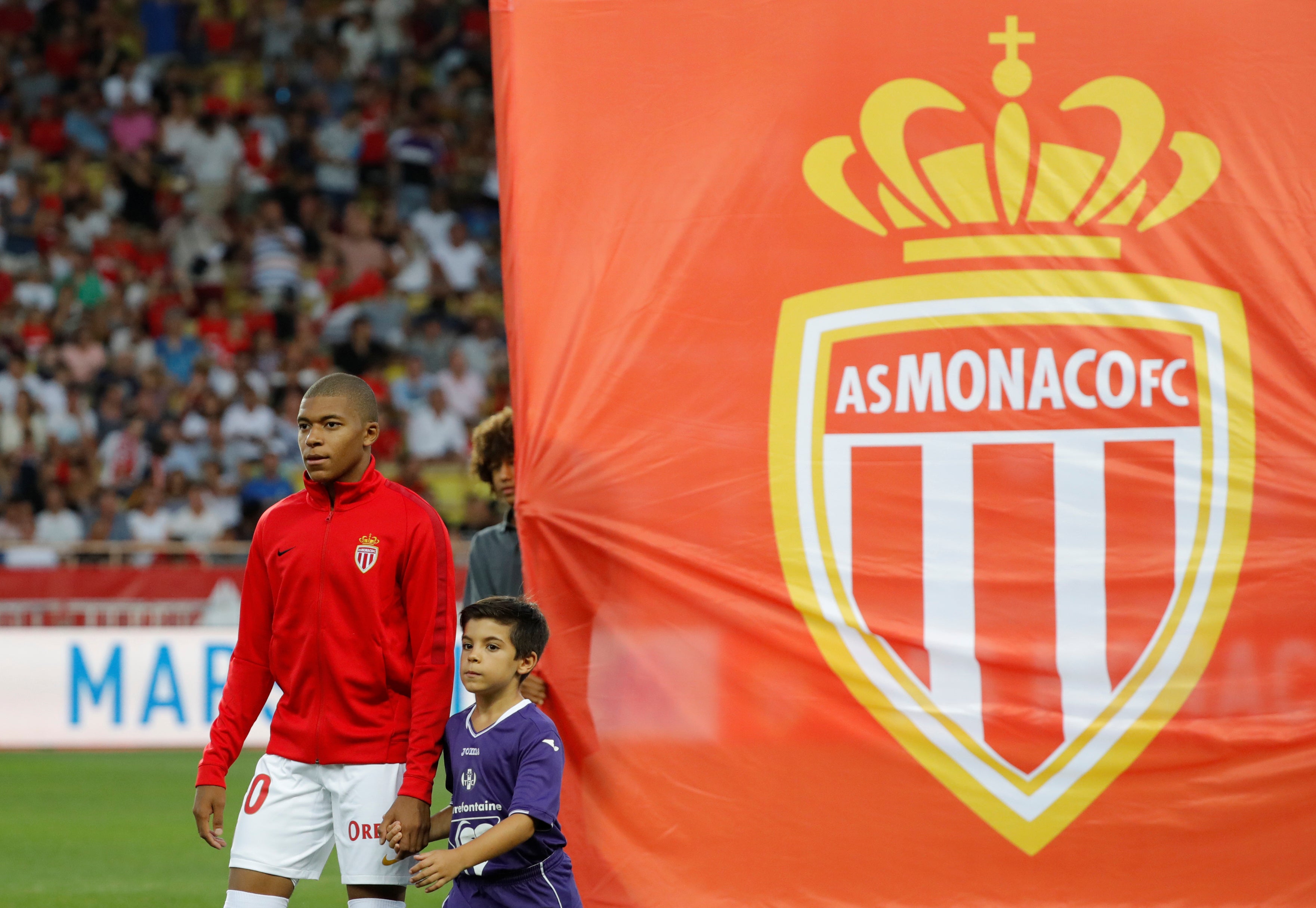 Mbappé podría quedarse esta temporada en el Mónaco antes de marchase al PSG Mbappé podría quedarse esta temporada en el Mónaco antes de marchase al PSG