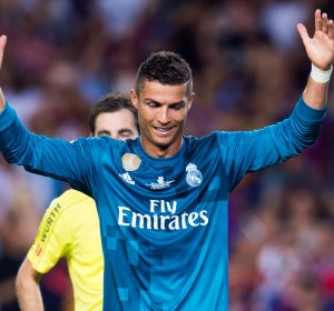 Cristiano Ronaldo, indignado tras su expulsión en el Camp Nou Cristiano Ronaldo, indignado tras su expulsión en el Camp Nou