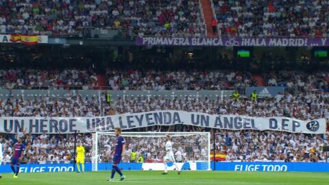 La pancarta del Bernab&eacute;u recordando a &Aacute;ngel Nieto