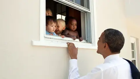 Foto compartida por Obama para condenar la violecia racista Foto compartida por Obama para condenar la violecia racista
