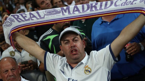 Aficionado del Real Madrid en el Bernab&eacute;u