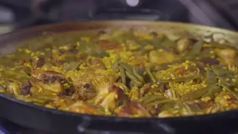¿Dónde se hace la mejor paella del mundo? ¿Cómo se le da la vuelta al arroz?; sal de dudas en El Comidista TV ¿Dónde se hace la mejor paella del mundo? ¿Cómo se le da la vuelta al arroz?; sal de dudas en El Comidista TV