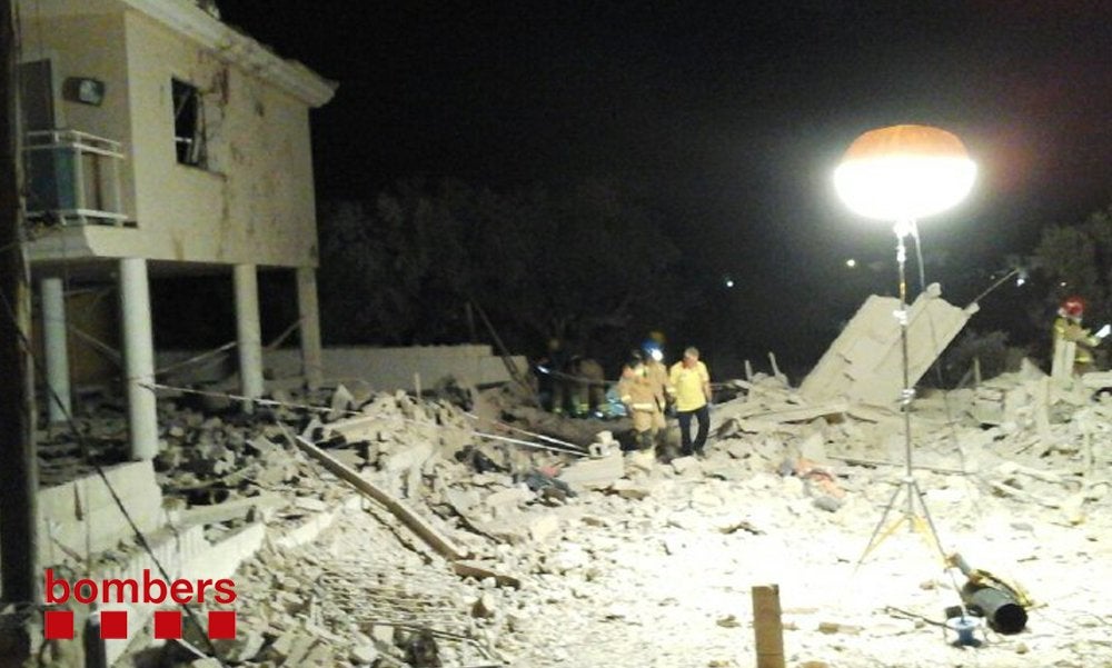 Una persona muerta y siete heridas al derrumbarse una casa por una explosión de gas en Tarragona Una persona muerta y siete heridas al derrumbarse una casa por una explosión de gas en Tarragona