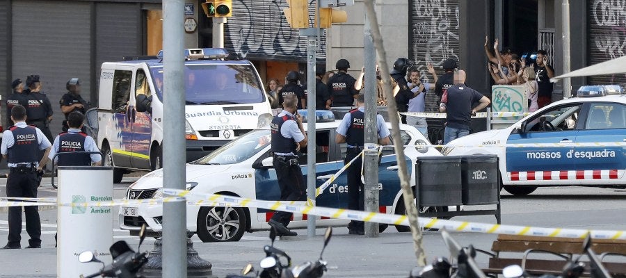 Mossos en las proximidades del atentado de Barcelona Mossos en las proximidades del atentado de Barcelona