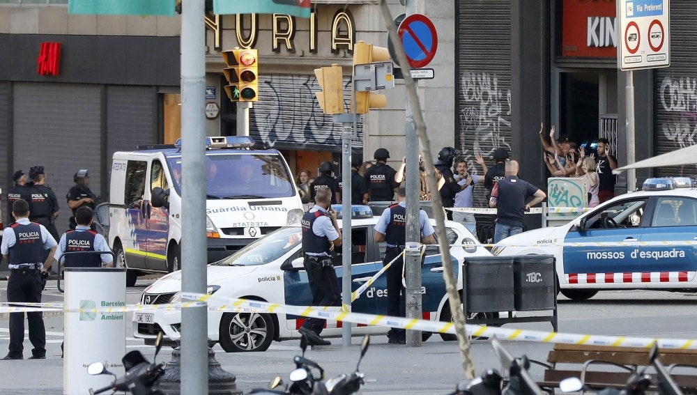 Mossos en las proximidades del atentado de Barcelona