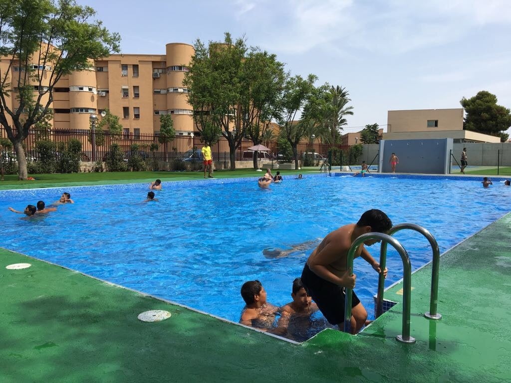 Los usuarios agradecen la apertura de la nueva piscina Los usuarios agradecen la apertura de la nueva piscina