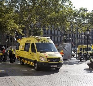 Ambulancias en las inmediaciones del atropello de Barcelona Ambulancias en las inmediaciones del atropello de Barcelona
