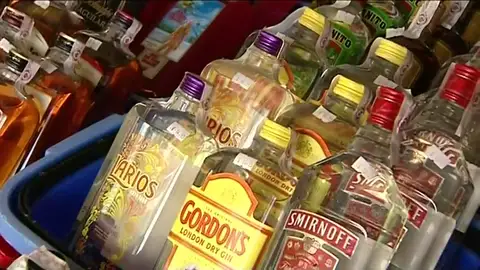 Botellas de bebidas alcohólicas Los comercios de Calviá no podrán mostrar bebidas alcohólicas en sus escaparates desde hoy