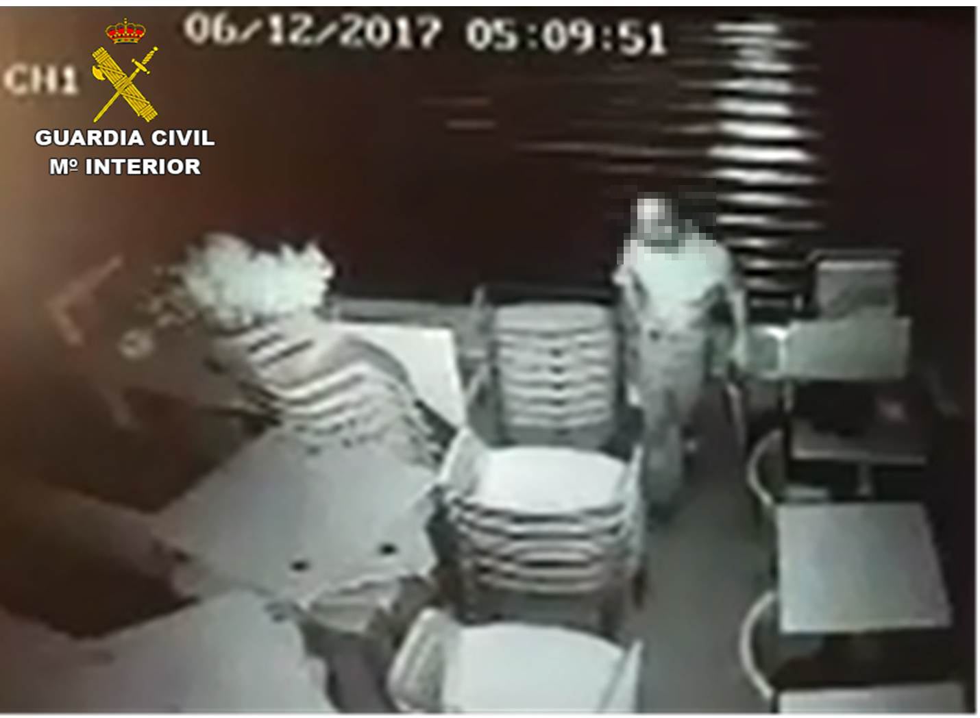 La Guardia Civil detiene en Santa Pola a un hombre por robar de viviendas 22.000 euros en joyas La Guardia Civil detiene en Santa Pola a un hombre por robar de viviendas 22.000 euros en joyas