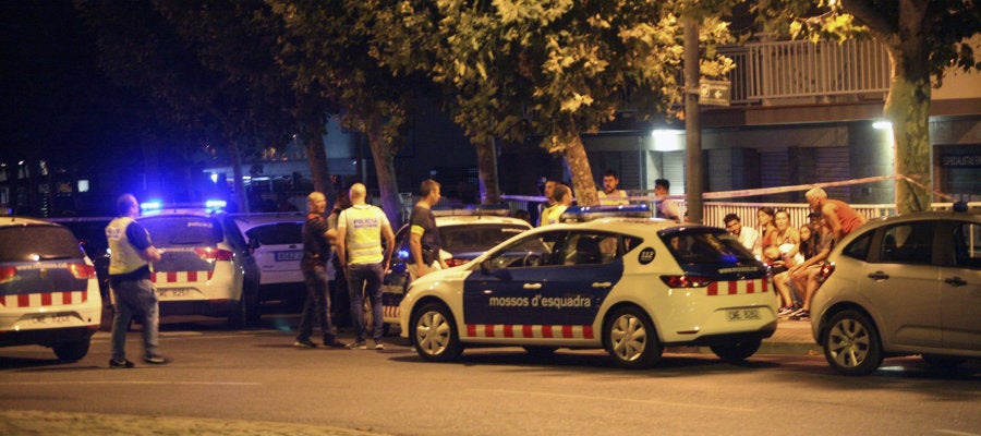 La Policía inspecciona un coche en Cambrils La Policía inspecciona un coche en Cambrils