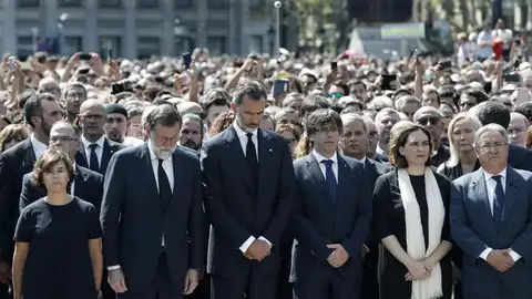 Las autoridades en el minuto de silencio Las autoridades en el minuto de silencio