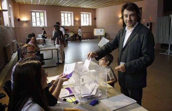 Jordi Munell, alcalde de Ripoll, a la CUP: "Son momentos de sumar, el país no se construye dividiendo" Jordi Munell, alcalde de Ripoll, a la CUP: "Son momentos de sumar, el país no se construye dividiendo"
