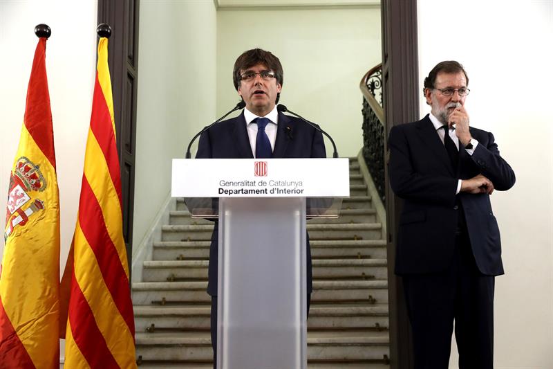 Puigdemont destaca el esfuerzo de las fuerzas de seguridad para poder vivir en paz Puigdemont destaca el esfuerzo de las fuerzas de seguridad para poder vivir en paz
