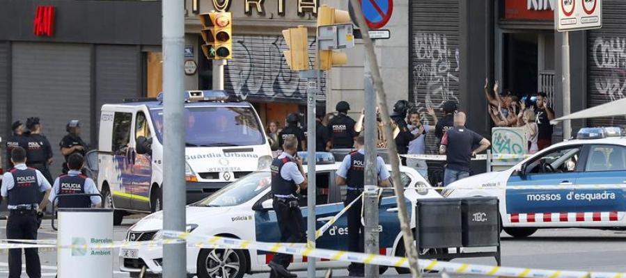 Despliegue policial en el lugar del atentado ocurrido en las Ramblas de Barcelona Despliegue policial en el lugar del atentado ocurrido en las Ramblas de Barcelona