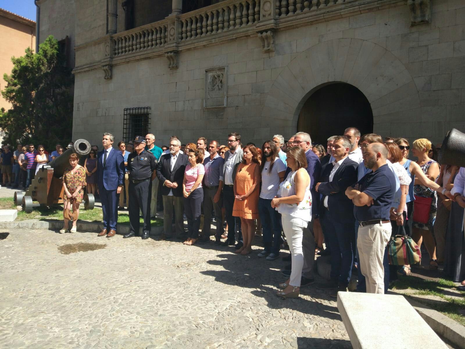 Silencio en Baleares en memoria de las víctimas de los atentados de Cataluña Silencio en Baleares en memoria de las víctimas de los atentados de Cataluña