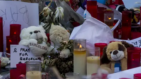 Como en otras ciudades, se ha hecho viral el hashtag #prayforBarcelona Como en otras ciudades, se ha hecho viral el hashtag #prayforBarcelona