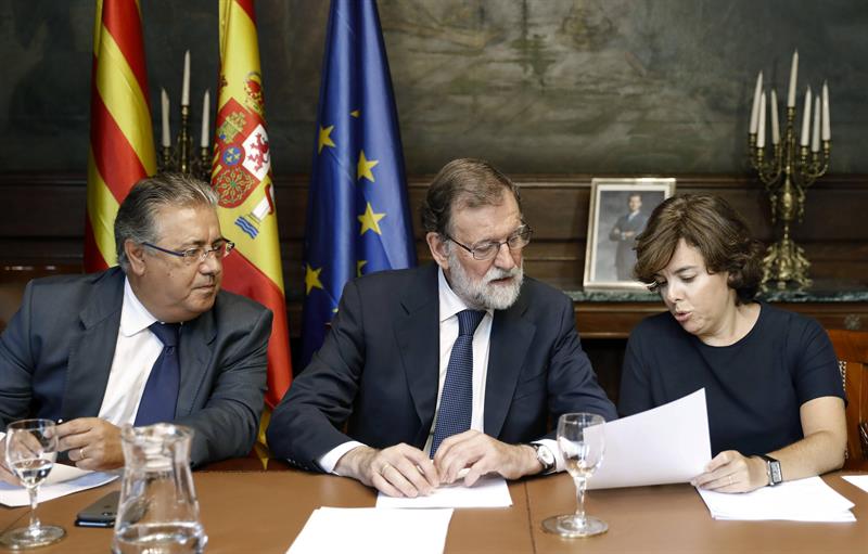 Rajoy habla con los principales líderes europeos sobre los atentados de Barcelona y Cambrils Rajoy habla con los principales líderes europeos sobre los atentados de Barcelona y Cambrils