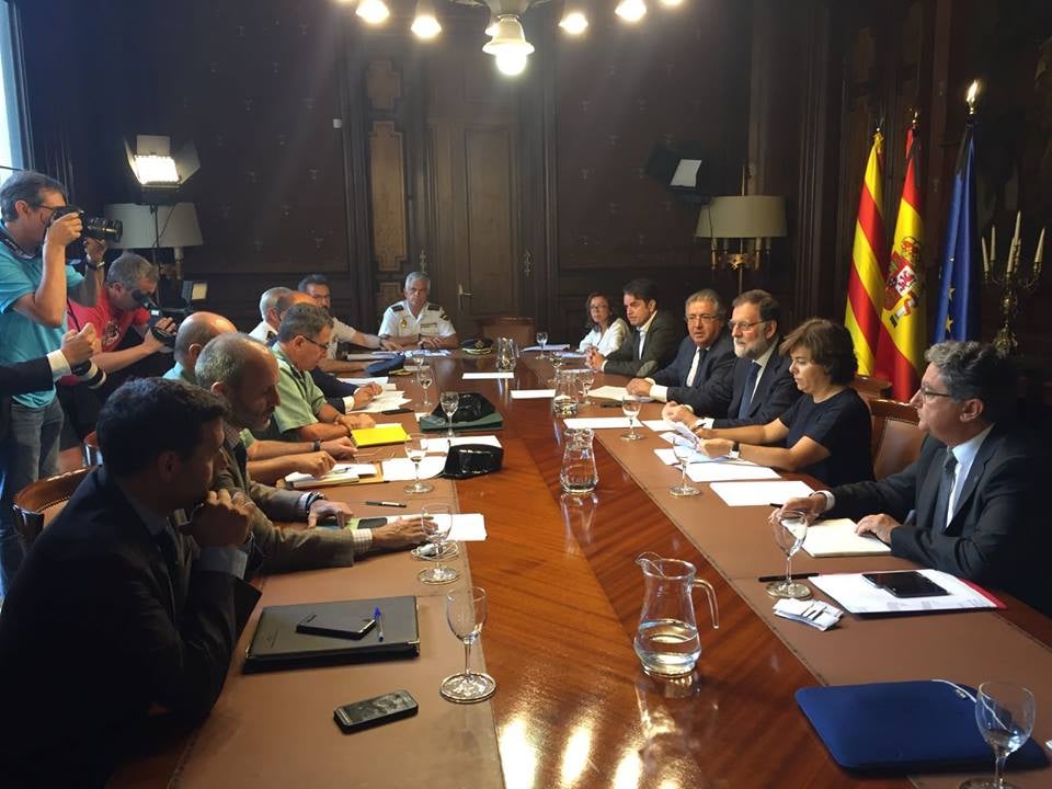 Rajoy preside este mediodía el gabinete de crisis junto a Puigdemont Rajoy preside este mediodía el gabinete de crisis junto a Puigdemont