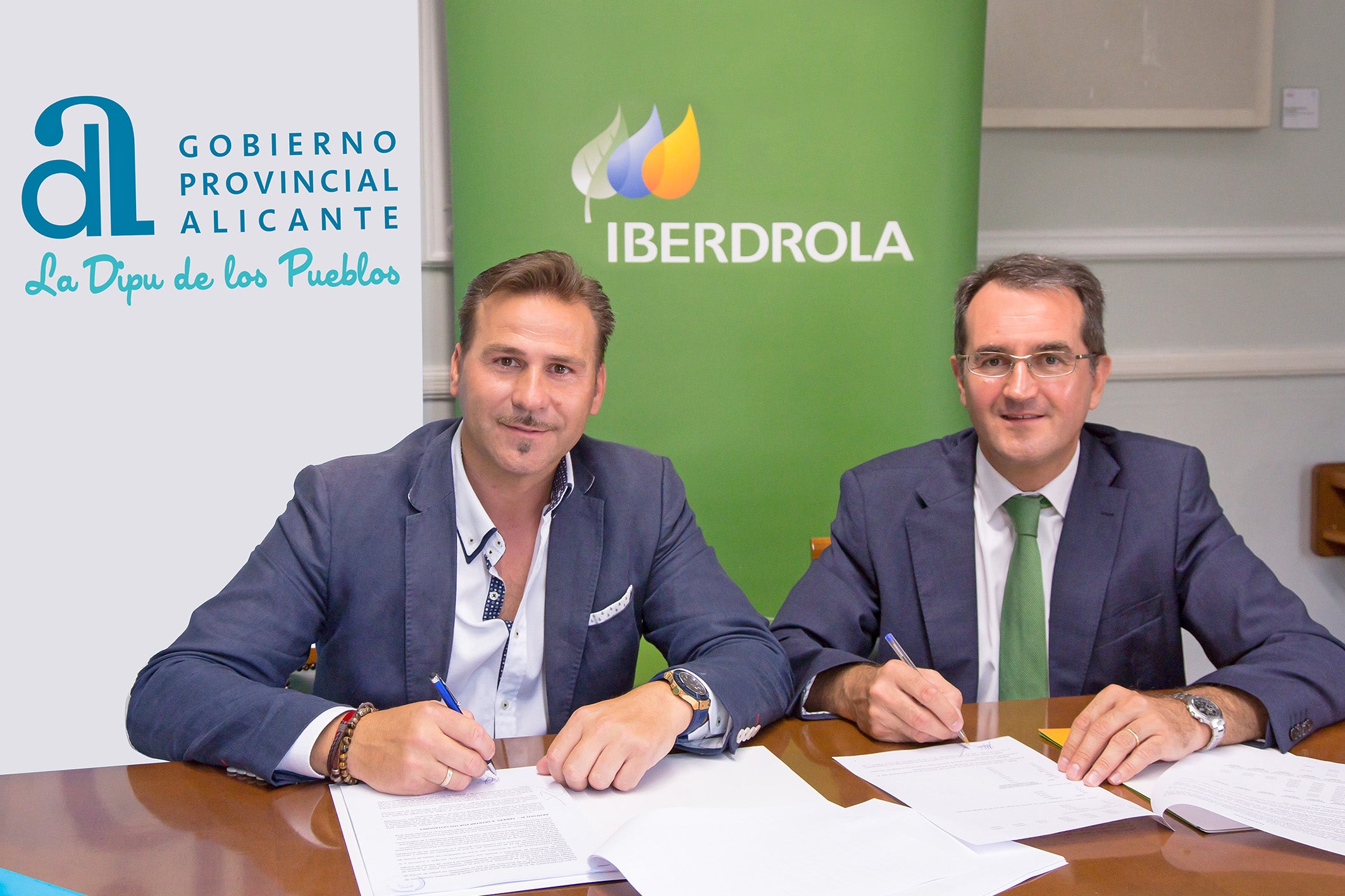 La Diputación de Alicante e Iberdrola firman un acuerdo marco para el suministro de energía eléctrica La Diputación de Alicante e Iberdrola firman un acuerdo marco para el suministro de energía eléctrica