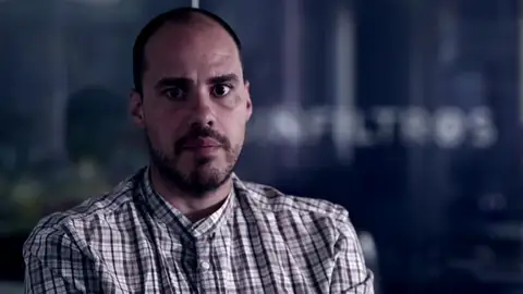 Antonio Pampliega: "He tocado fondo con la punta de los dedos pero renací" Antonio Pampliega: "He tocado fondo con la punta de los dedos pero renací"