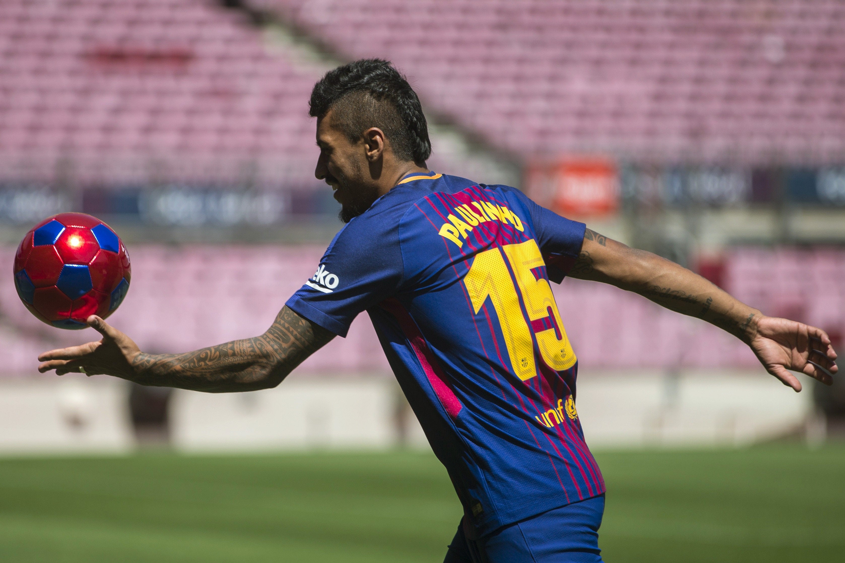 Paulinho se entrena por primera vez con el Barcelona Paulinho se entrena por primera vez con el Barcelona