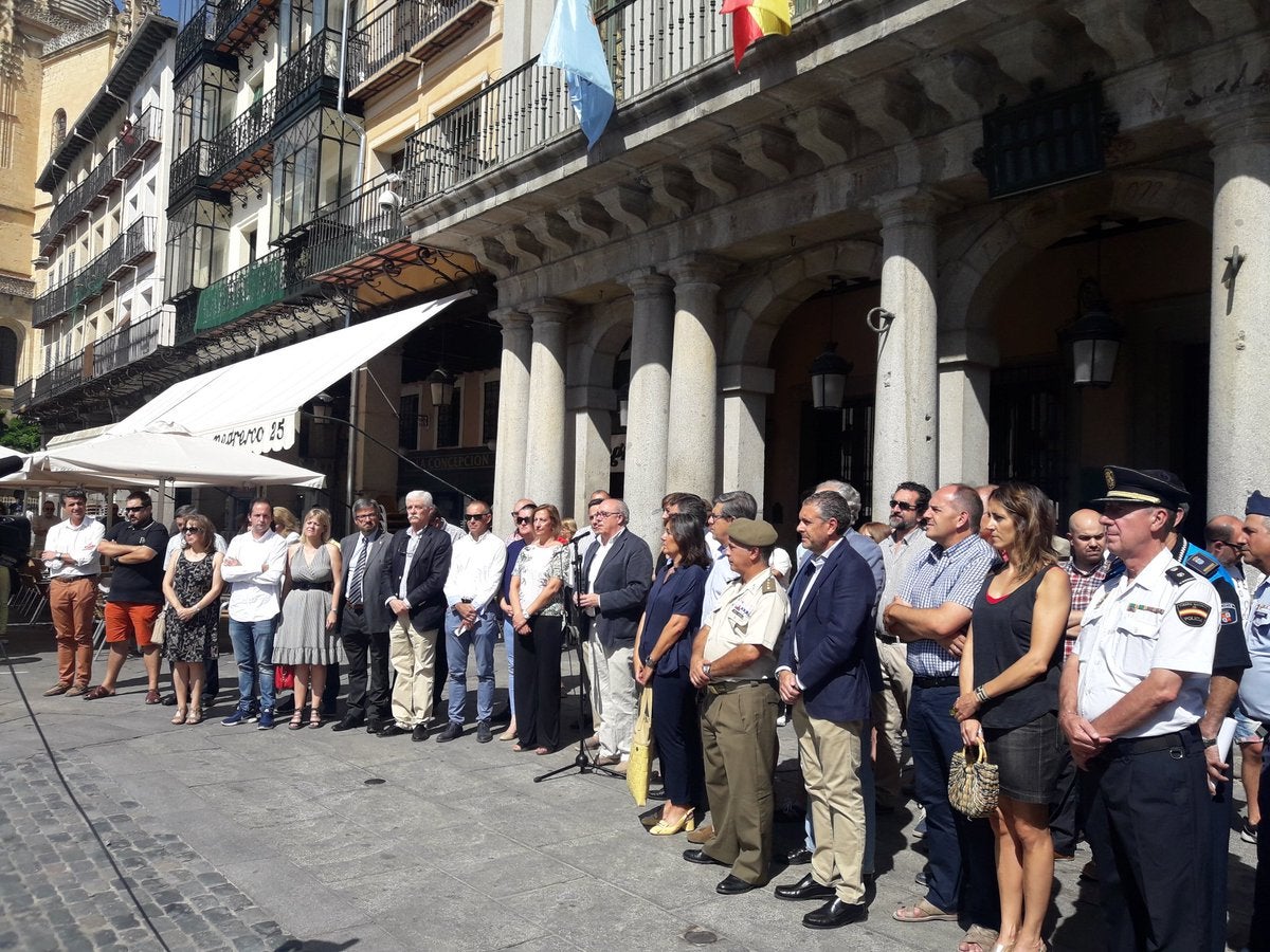 Segovia con las víctimas de los atentados en Cataluña Segovia con las víctimas de los atentados en Cataluña