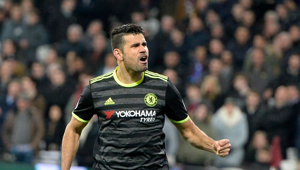 Diego Costa celebra un gol con la camiseta del Chelsea