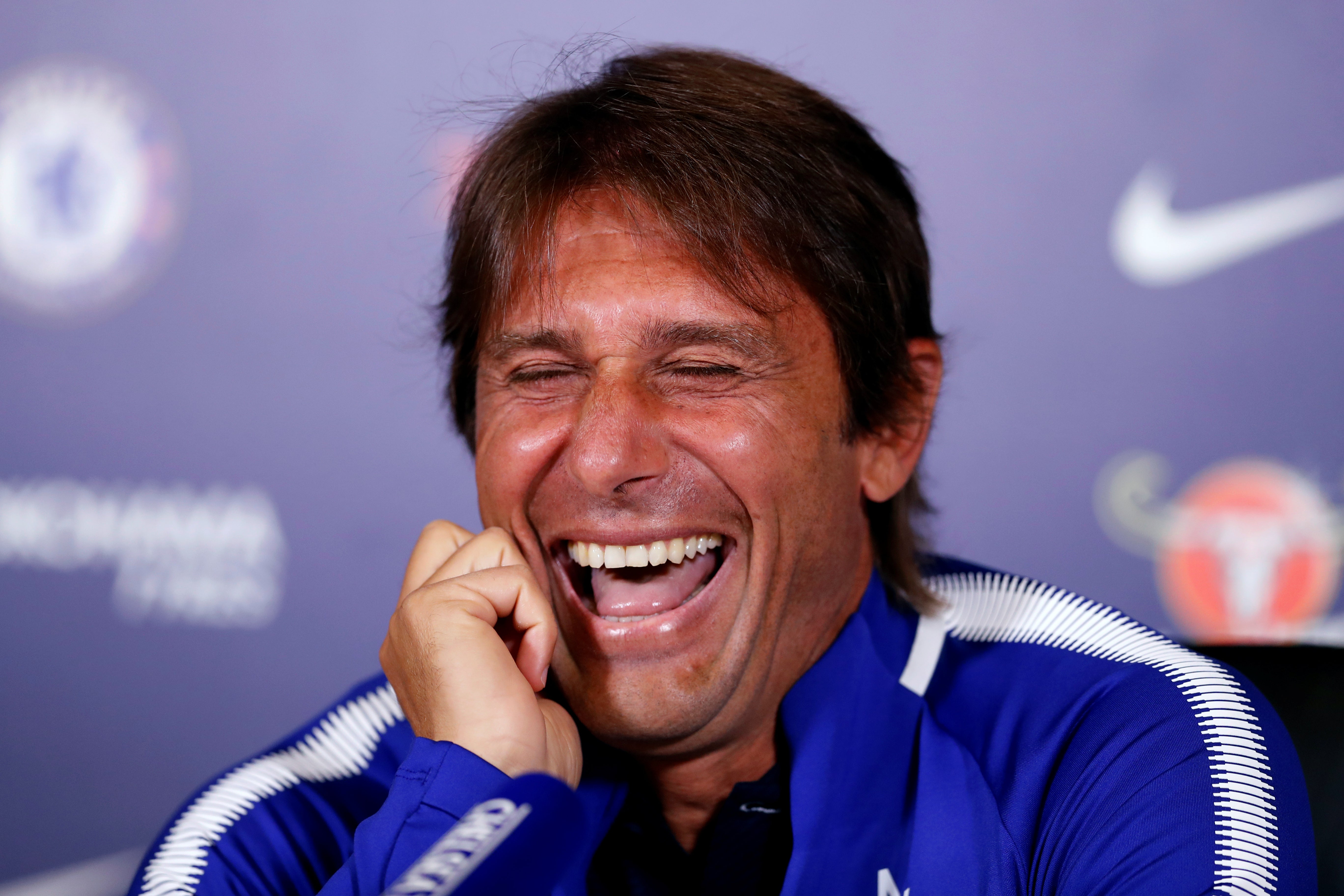 El ataque de risa de Conte en rueda de prensa al ser preguntado por las quejas de Diego Costa El ataque de risa de Conte en rueda de prensa al ser preguntado por las quejas de Diego Costa