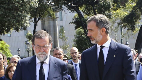  El rey Felipe VI, junto al presidente del Gobierno, Mariano Rajoy