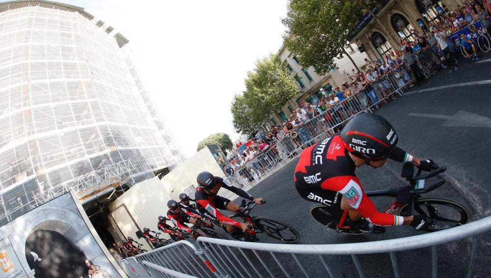 El equipo BMC, durante la crono por equipos de la primera etapa de la Vuelta a España