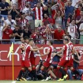 Los jugadores del Girona celebran el primer gol de Stuani contra el Atlético de Madrid