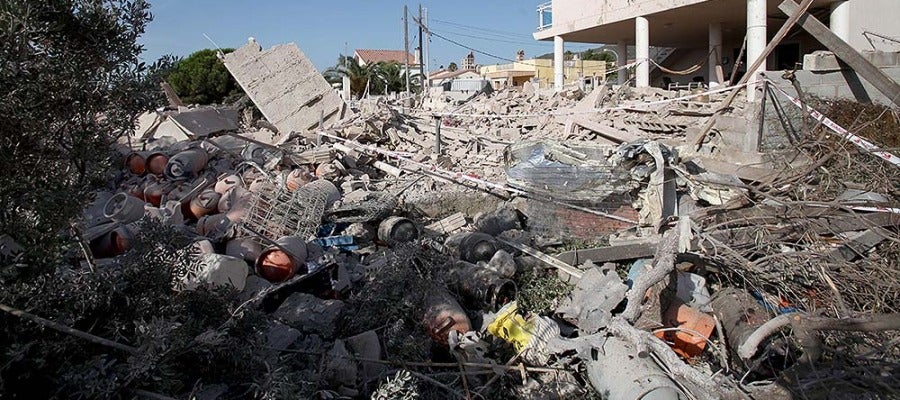 Bombonas de butano entre los escombros de Alcanar Bombonas de butano entre los escombros de Alcanar