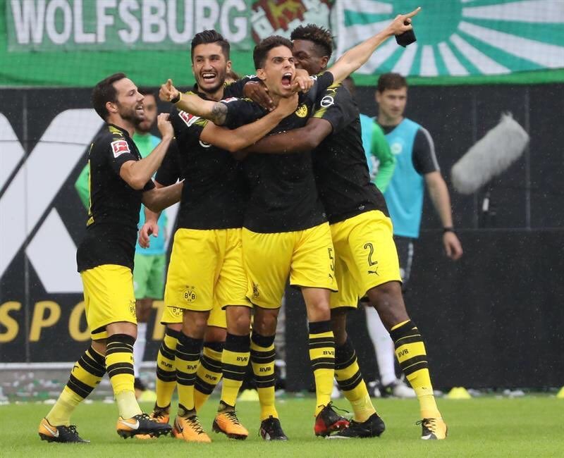 Marc Bartra marca un golazo con el Borussia Dortmund y se lo dedica a las víctimas de los atentados de Cataluña Marc Bartra marca un golazo con el Borussia Dortmund y se lo dedica a las víctimas de los atentados de Cataluña