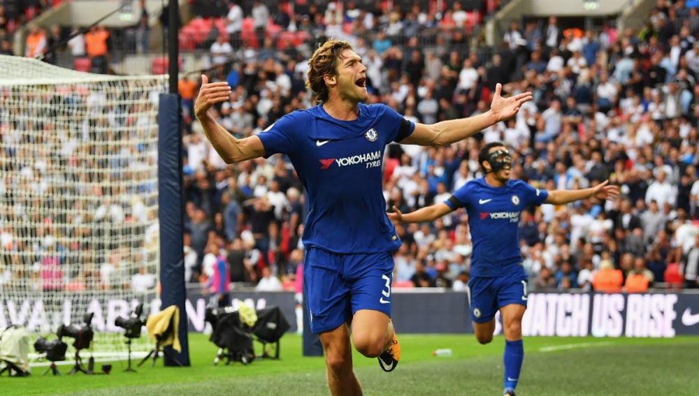 Marcos Alonso celebra un gol con el Chelsea