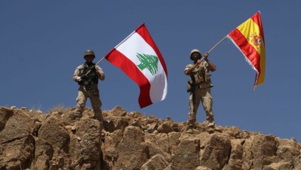 El ejército libanés ondea una bandera española