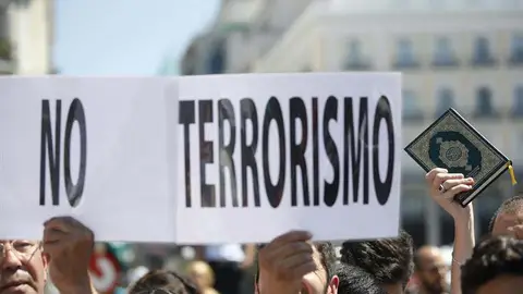 Musulmanes se concentran en Madrid en contra del terrorismo yihadista Musulmanes se concentran en Madrid en contra del terrorismo yihadista