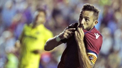 Morales celebra su gol con el Levante