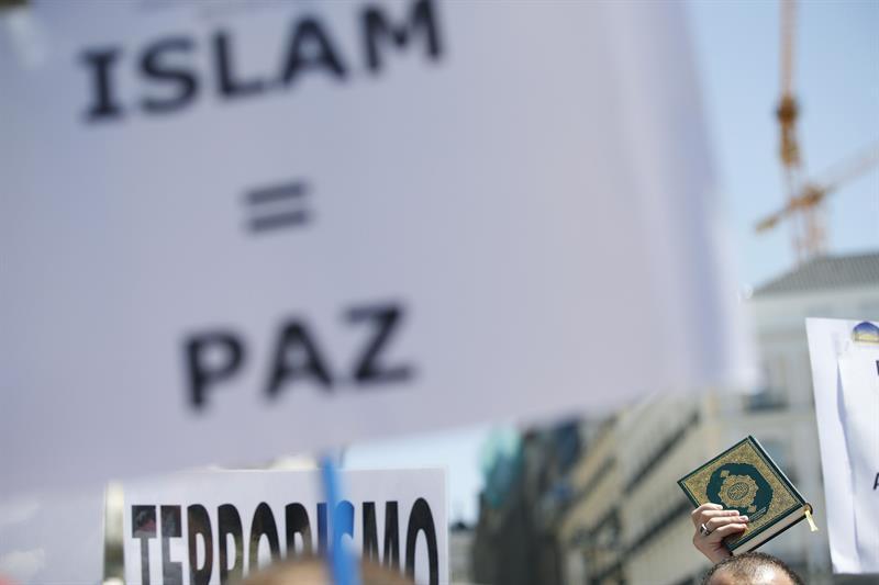Entidades musulmanas se concentran este lunes en Barcelona contra el terrorismo Entidades musulmanas se concentran este lunes en Barcelona contra el terrorismo