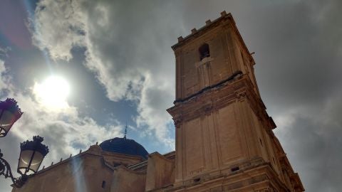 Torre del campanario de la Bas&iacute;lica de Santa Mar&iacute;a de Elche