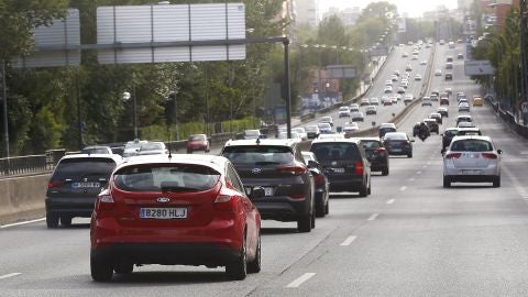 Coches por una carretera espa&ntilde;ola