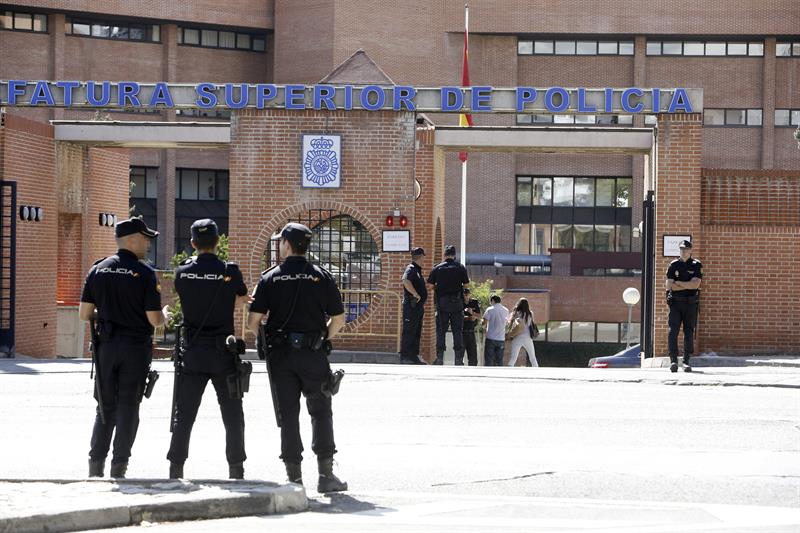 Ciudadanos, PSC y PP piden condecorar también a la Guardia Civil y la Policía Nacional Ciudadanos, PSC y PP piden condecorar también a la Guardia Civil y la Policía Nacional