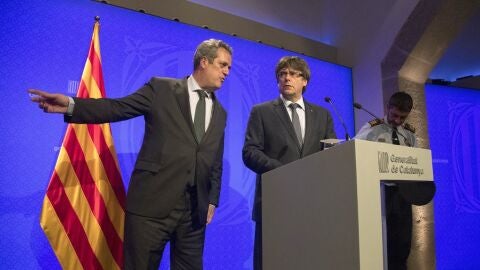 El expresidente catal&aacute;n, Puigdemont, junto al exconseller de Interior, Forn
