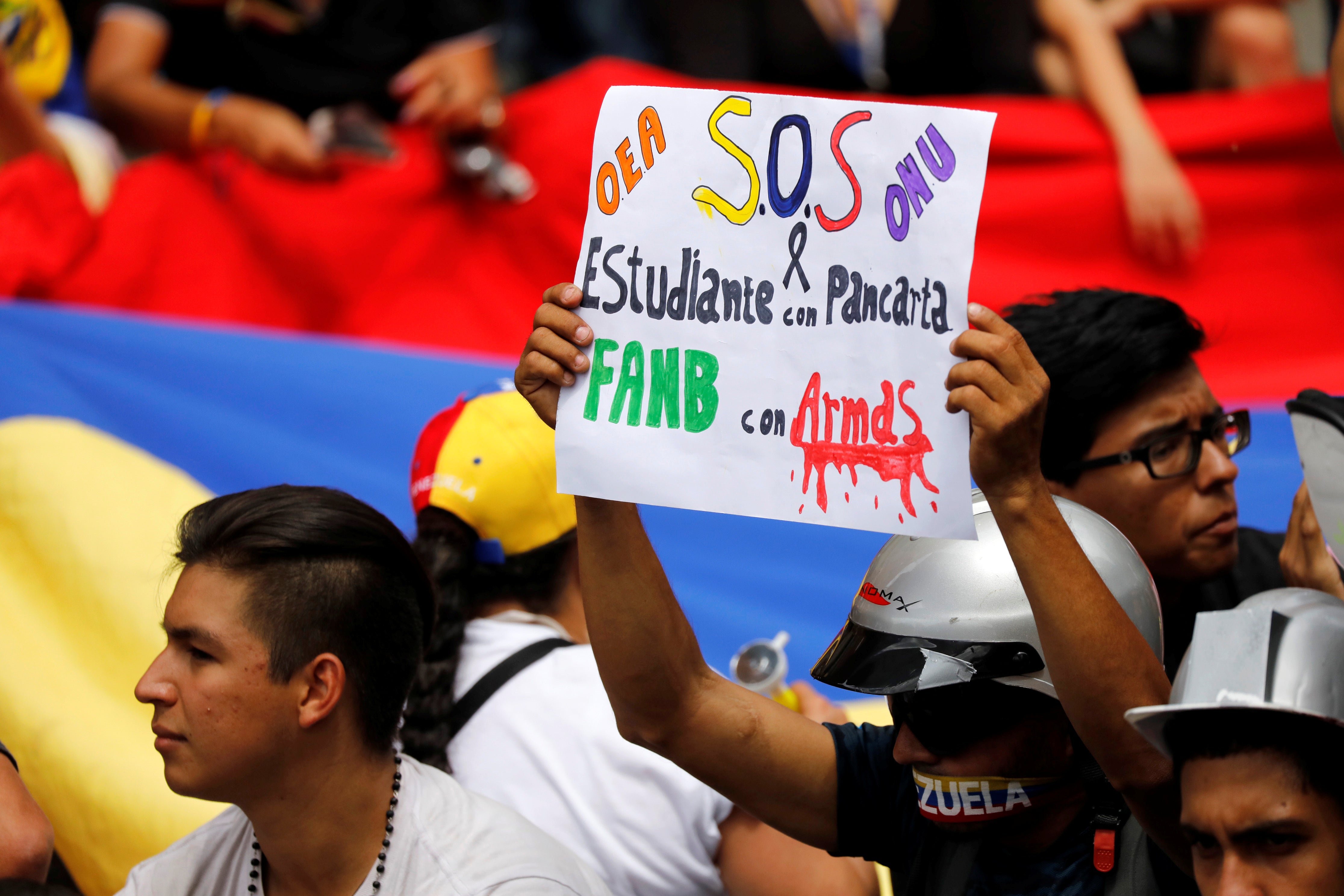 Partidos opositores venezolanos convocan un paro nacional ante las medidas económicas de Maduro Partidos opositores venezolanos convocan un paro nacional ante las medidas económicas de Maduro